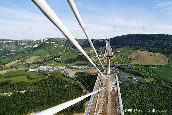 Viaduc de Millau, 2004-05